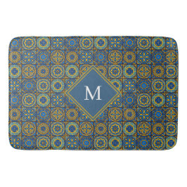Elegant blå och vit marockansk anpassad monogram badrumsmatta