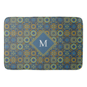 Elegant blå och vit marockansk anpassad monogram badrumsmatta