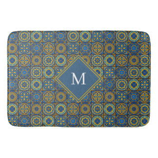 Elegant blå och vit marockansk anpassad monogram badrumsmatta