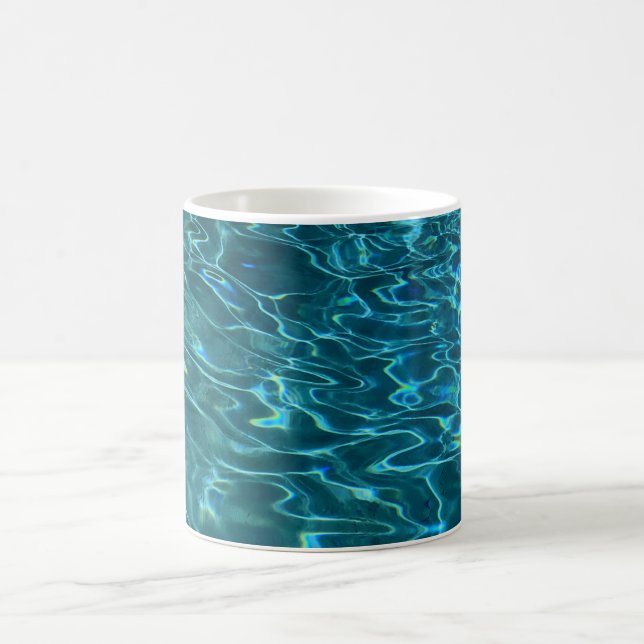 Elegant blå teal vatten mönster oceanen sjö vinkar kaffemugg (Center)