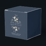 Elegant Blå Vildblomma Kärlek Är Söt Bröllop Presentaskar<br><div class="desc">Överraska dina bröllpsgäster med denna eleganta blommiga presentask med det romantiska budskapet Love is Sweet Enjoy the Treat. Perfekt för din lilla söta godsak innehåller denna personliga ask i marinblå färg parets namn och bröllopsdatum, vackert accentuerat med känsliga akvarellbotaniska illustrationer och vit typografi. Idealisk för rustika, trädgårds- eller romantiska bröllop....</div>