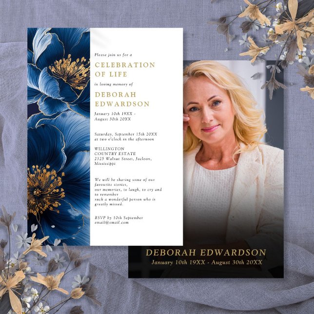 Elegant Blåblått Blommigt Firande av livsfoto Inbjudningar (Elegant Navy Blue Floral Celebration Of Life Photo Invitation)