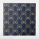 Elegant Blåblått Guld Bees Laurel-andedräkt Kakelplatta<br><div class="desc">Blåbrig bricka med guld-bin i lagerutandning. Hex-koden för marinblått är #202A44.</div>
