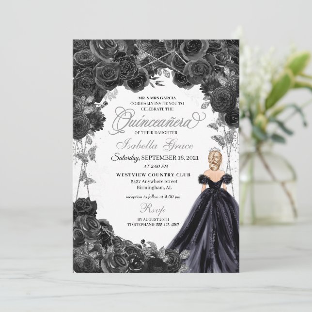 Elegant Black and Silver Blommigt Quinceanera Invi Inbjudningar (Stående Fram)