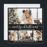 Elegant Black and White 4 Photo Collage jul Julkort<br><div class="desc">Elegant Calligraphy Minimalist Black and White 4 Photo Collage God jul Script Helgdag Card. Den här sjutna, minimalistiska, visuella, fyra (4) fotokortsmallen har en söt fotokollage och säger "God jul och Gott nytt år"! Texten "God jul" hälsning är skriven i ett vackert handskrivet teckensnitt som snabbt kan bytas ut mot...</div>
