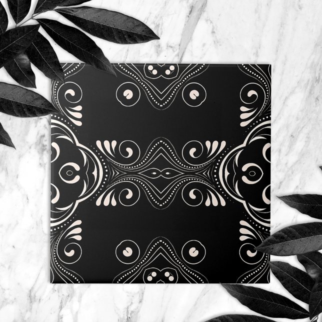 Elegant Black and White Baroque Arabesque Mönster Kakelplatta (Skapare uppladdad)