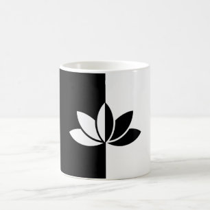 Elegant Black and White Lotus Flower Kaffemugg