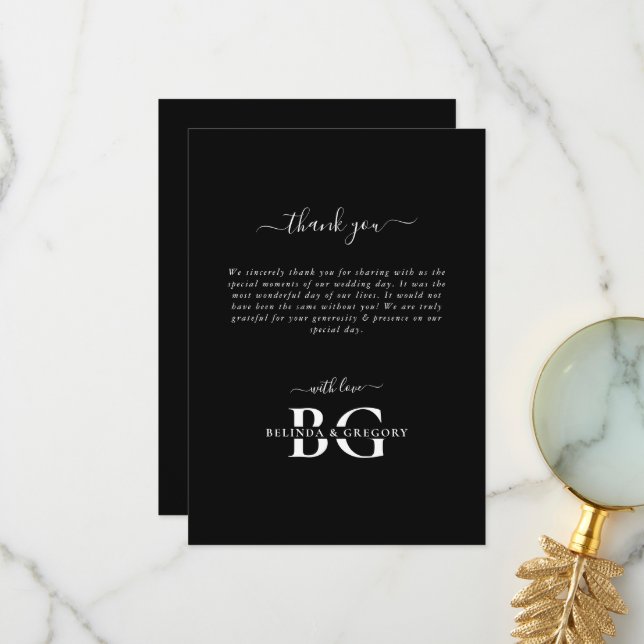 Elegant Black and White Monogram Initialer Bröllop Tack Kort (Fram/Back In Situ)