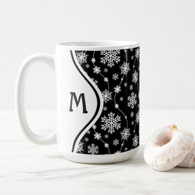 Elegant Black and Winter White Snowflake Mönster Kaffemugg (Med munk)