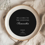 Elegant Black Bröllop Guest Namn Place Card Meny<br><div class="desc">Elegant Solid Black Classic Bröllop Guest Place Card-meny dubbla som skrivs ut med personlig gäst namn längst fram och på baksidan. Observera att du måste anpassa varje kort med namn som du vill ha,  det finns ingen möjlighet att ladda upp en lista över namn.</div>