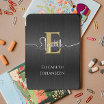 Elegant Black Brushed Metall Guld Monogram Trendig iPad Mini Skydd<br><div class="desc">Öka din iPad Air med vår Elegant Black Brushed Metall Monogram Trendig iPad Air Cover! Den här täckningen är gjord av slimmad svart borstad metall och utplånar modern sofistikering. Anpassa den med ditt monogram i fet guld-text och ditt skript namn i elegant, vit typografi, och lägg till en liten personlig...</div>
