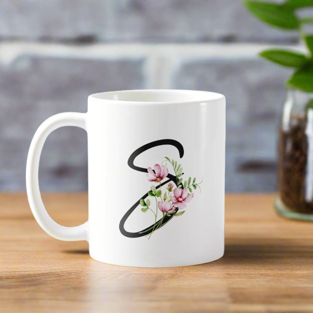 Elegant Black Calligraphy Brev ’S’ Blommigt Kaffemugg (Skapare uppladdad)
