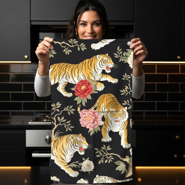 Elegant Black Chinoiserie Tiger and Peony Pattern Kökshandduk (Skapare uppladdad)