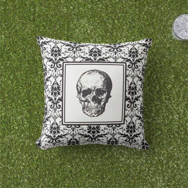 Elegant Black Gotham Damask Pattern Skull Utomhuskudde (Gräs)