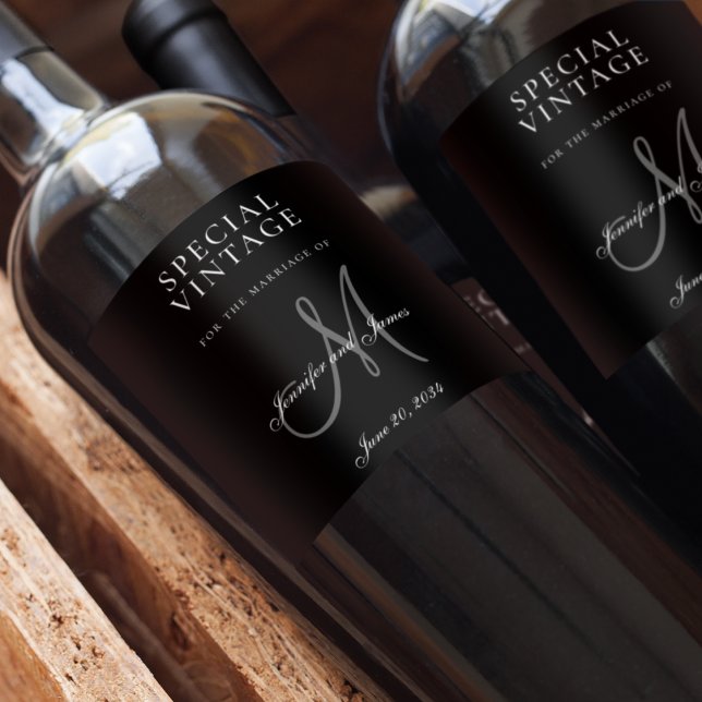 Elegant Black Grått Monogram Namn Bröllop Vin Vinflaska Etikett (Elegant Minimal Monogram Bride Groom Names Black White Wedding Wine Labels.)
