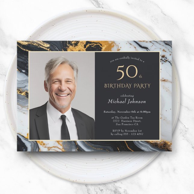 Elegant Black Guld Agate Photo 50:e födelsedagen Inbjudningar (Elegant Black Gold Agate Photo 50th Birthday Invitation)