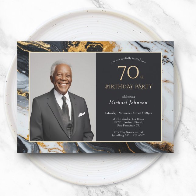 Elegant Black Guld Agate Photo 70 Birthday Inbjudningar (Elegant Black Gold Agate Photo 70th Birthday Invitation)