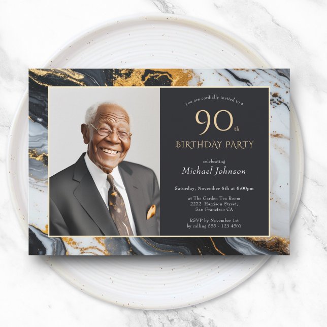 Elegant Black Guld Agate Photo 90:e Birthday Inbjudningar (Elegant Black Gold Agate Photo 90th Birthday Invitation)