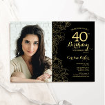 Elegant Black Guld Blommigt Photo 40:e födelsedage Inbjudningar<br><div class="desc">Black guld blommigt 40-årsfestinbjudan med ditt foto på kortets framsida. Minimalistisk modern design med botaniska konturaccenter för teckning,  faux guld-folie och typografi-skript. Enkel inbjudan-kortsperfekt för trendig för en snyggt kvinna på dagen firande. Kan anpassas till vilken ålder som helst. Skrivna Zazzle-inbjudningar eller digital utskrivbar mall för omedelbar nedladdning.</div>