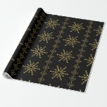 Elegant Black & Guld jul Snöflingor Presentpapper<br><div class="desc">Elegant,  vit och metallisk guld-christmas snöflingor mönster. Den kommer i glansig silver. Alla kombinationer av färg kan begäras. Om du behöver hjälp med att anpassa eller ändra någon av mina utformningar så att de passar dina behov bättre kontaktar du ArtOnWear-designern. Kostnadsfri textformatering med hjälp av direkthjälp tillgänglig på begäran.</div>