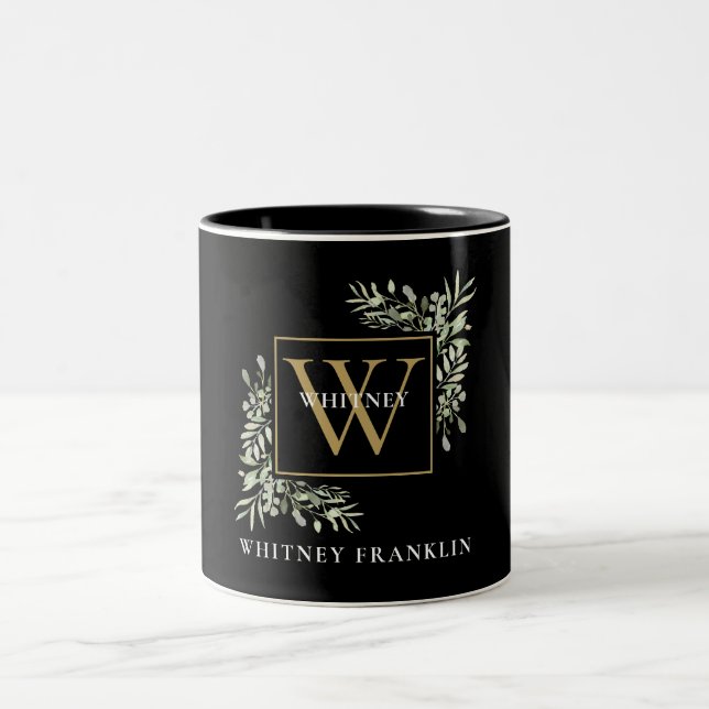 Elegant Black Guld Monogram Eucalyptus Greenery Två-Tonad Mugg (Center)