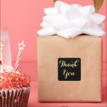 Elegant Black Guld Party favors Bröllop Tack Fyrkantigt Klistermärke<br><div class="desc">Anpassningsbar,  personlig,  elegantens typografi,  svart och gyllene gult,  manus tack för det kvadratiska klistermärket. En elegant tack för att du har förseglat party favors för bröllop,  årsdag firande,  mottagningar,  ceremonier,  födelsedag,  möhippa,  babydusch,  helgdagar eller andra särskilda tillfällen.</div>