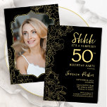 Elegant Black Guld Photo Surprise 50:e födelsedage Inbjudningar<br><div class="desc">Elegant svart och guld överraskar 50 födelsedagsfest inbjudan med ditt foto på baksidan av kortet. Trendigets moderna femininin-design har botaniska accenter och typiska typsnitt. Enkel perfekt för inbjudan-kort i blommigt för en snyggt kvinnlig överraskning i firande. Kan anpassas till vilken ålder som helst. Skrivna Zazzle-inbjudningar eller digital utskrivbar mall för...</div>