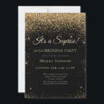 Elegant Black Guld Surprise 60:e Födelsedagsfesten Inbjudningar<br><div class="desc">Den här eleganten har en svart bakgrund,  guld glitter och anpassningsbar-skriptbokstäver. Vilket vackert sätt att inbjudan era gäster till detta speciella tillfälle.</div>