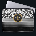 Elegant Black Leopard Monogram Laptop sleeve<br><div class="desc">Ett svart och vitt leopard mönster med en svart och vit stripe och ett monogram för guld och svart elegant dekorerar detta laptop sleeve. Anpassa den för dig själv eller för en gåva! Designad av Blackberry Boulevard.</div>
