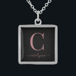 Elegant Black Ro Guld Monogram Namn Sterling Silver Halsband<br><div class="desc">Chic Elegant Rosa ros Monogram Guld Skripthalsband på chicens svarta bakgrund. Enkel att anpassa med din egen namn och information. Perfekt för din lyxlivsstil! Kontakta oss på cedarandstring@gmail.com om du behöver hjälp med designen eller matchande produkter.</div>