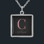 Elegant Black Ro Guld Monogram Namn Sterling Silver Halsband<br><div class="desc">Chic Elegant Rosa ros Monogram Guld Skripthalsband på chicens svarta bakgrund. Enkel att anpassa med din egen namn och information. Perfekt för din lyxlivsstil! Kontakta oss på cedarandstring@gmail.com om du behöver hjälp med designen eller matchande produkter.</div>