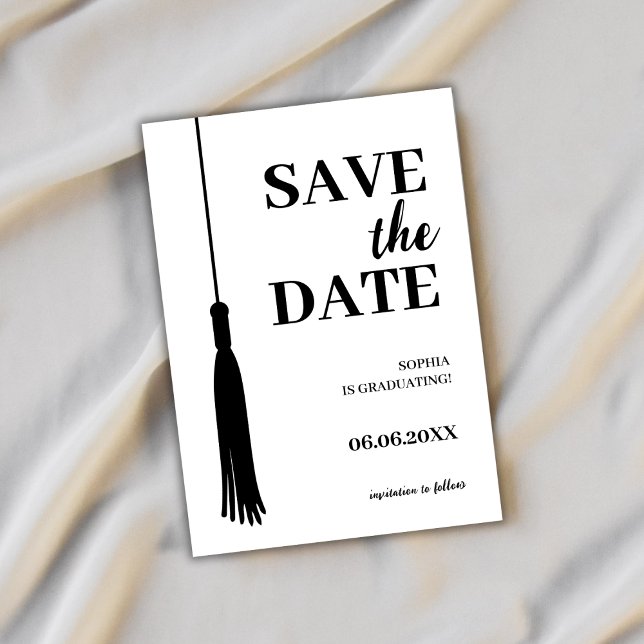 Elegant Black & White Grad Tassel Studenten Spara Datumet (graduation save the date card grad tassel elegant minimalist simple black and white class of 2024)