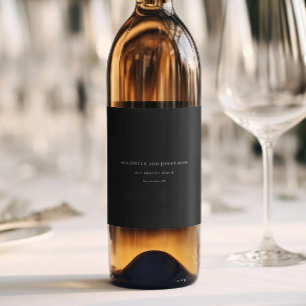 Elegant Black & White Modern Calligraphy Bröllop Vinflaska Etikett