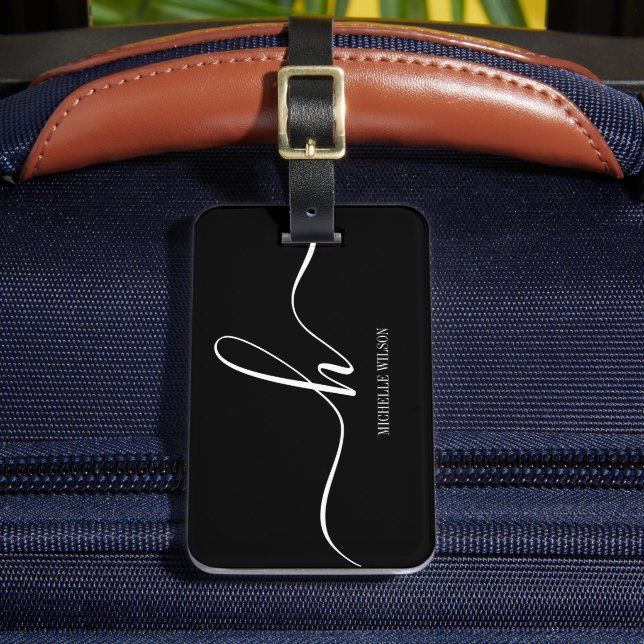 Elegant Black White Monogram Initial Script Name  Bagagebricka (Framsida Insitu 2)