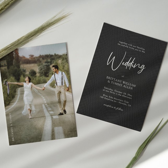 Elegant Black & White Monokrome Bröllop Photo Inbjudningar (Black & Chic: Modern Monochrome Wedding Invitation)