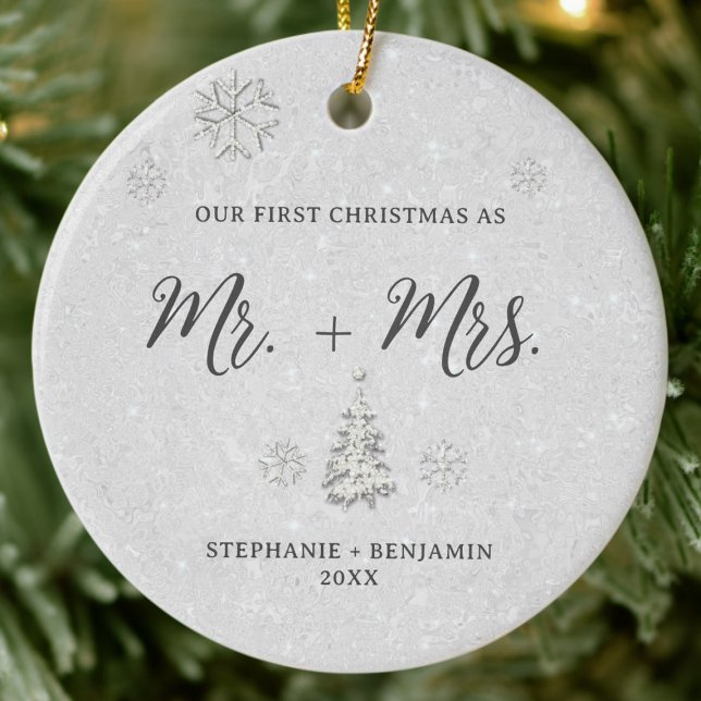 Elegant Black White Rhinestone Vår första jul Julgransprydnad Keramik (our first christmas mr mrs winter wonderland black white newlywed couple photo ornament elegant chic)