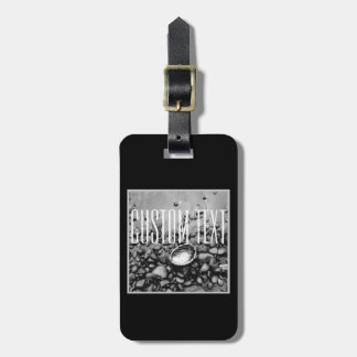 ELEGANT BLACK WHITE STONE SNÄCKA SAND BEACH FOTO BAGAGEBRICKA