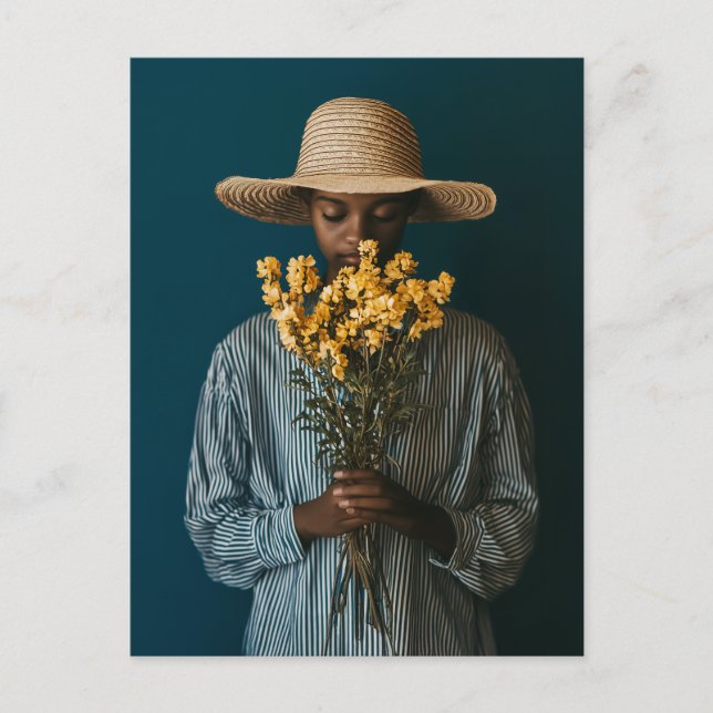 Elegant Black Woman med blommor Vykort (Framsida)