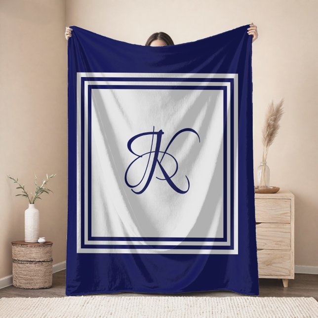Elegant blågrå fyrkantig mönster initial monogram fleecefilt (Skapare uppladdad)