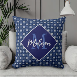 Elegant blågrå initial monogrampresent kudde
