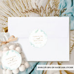 Elegant Blek Blue och Grönt Vattenfärg Bröllop Runt Klistermärke<br><div class="desc">Elegantens kuvertförsegling eller favärde delikat vattenfärgsfläckar i turkos,  akvarier,  dammiga blått och mjuka gröntar. dekorativa accenter från guld. En del av vår insamling av "Airy Blue and Grönt Watercolor" med olika produkter för samordning.</div>