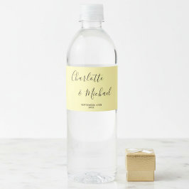 Elegant blekgul skript minimalistisk bröllop vattenflaskor etikett
