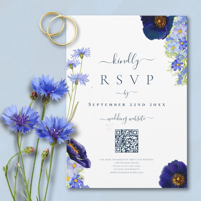 Elegant Blommig Blå QR-kod för Svar på Bröllop (Modern wildflower watercolor blue summer floral online RSVP QR Code with elegant typography script)