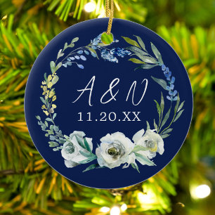 Elegant Blommig Jul Bröllopsmonogram i Blått Julgransprydnad Keramik