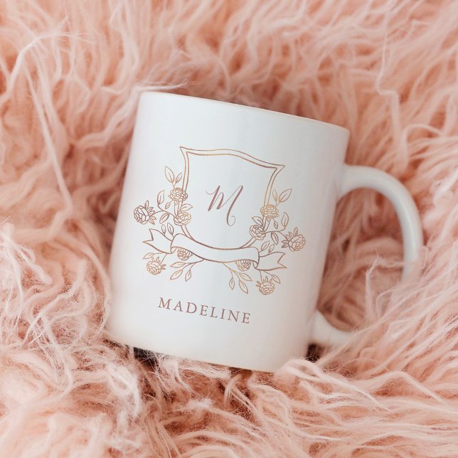 Elegant Blommig Kam | Falskt Roséguld Monogram Kaffemugg (An elegant floral crest decorates this stylish mug.)