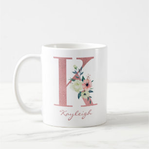Elegant Blommigt Brev K Rosa och Ivory Bouquet Kaffemugg