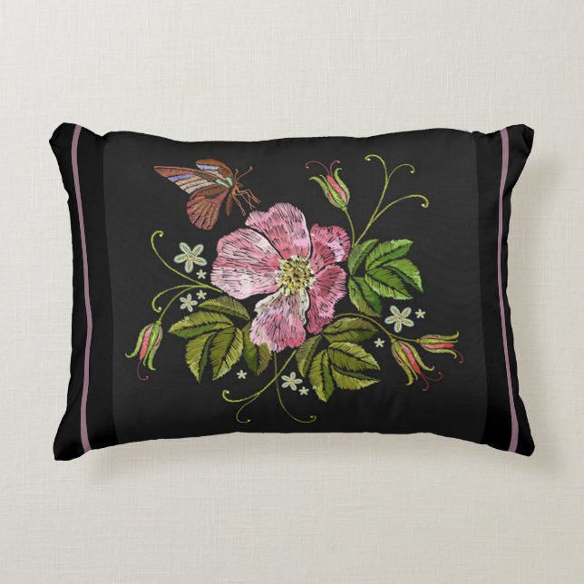 Elegant Blommigt Embroidery Mönster Black Backgrou Prydnadskudde (Framsidan)