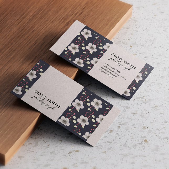 Elegant Blommigt Fotograf Personlig Typografi Visitkort (Skapare uppladdad)