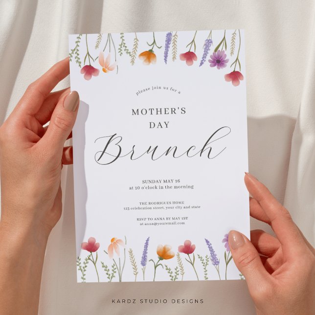 Elegant Blommigt Mors dag Brunch Inbjudningar (Mother´s Day invitation, 5 x 7 size. Other sizes and digital downloads available.)