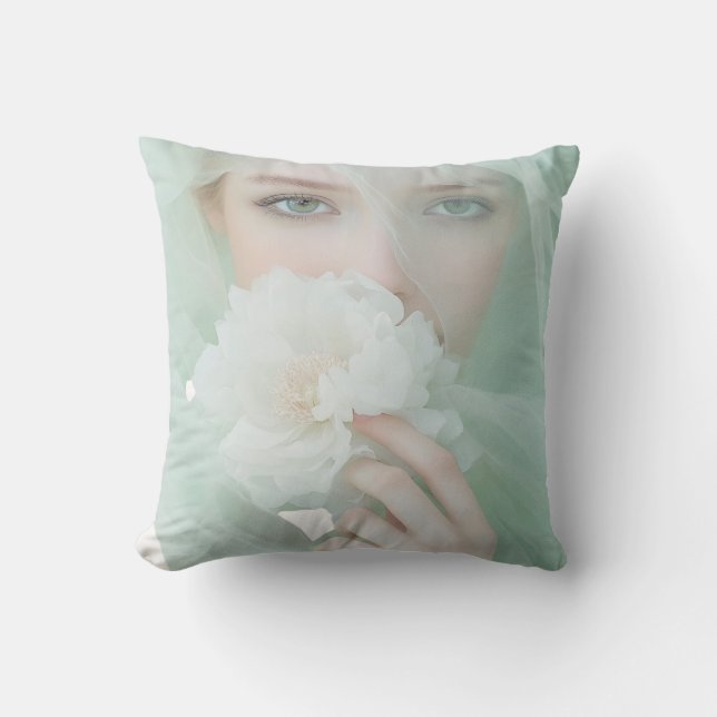 Elegant Blommigt Porträtt Kudde (Framsida)
